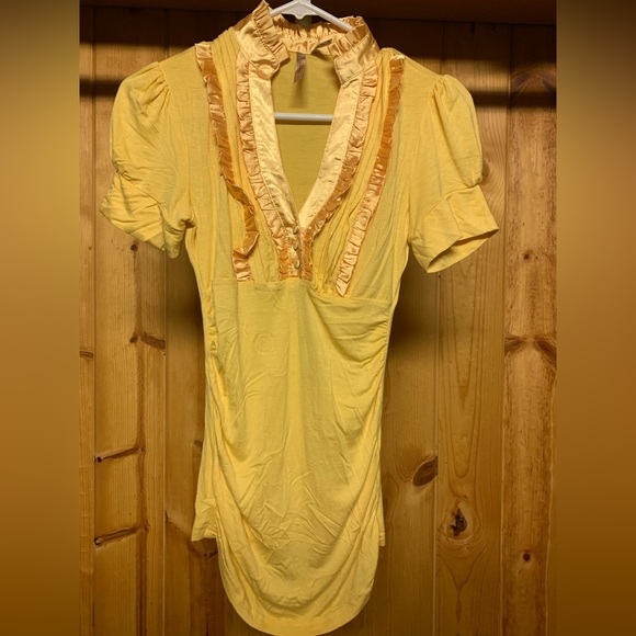 Yellow/Gold Top  V-Neck - Picture 1 of 3